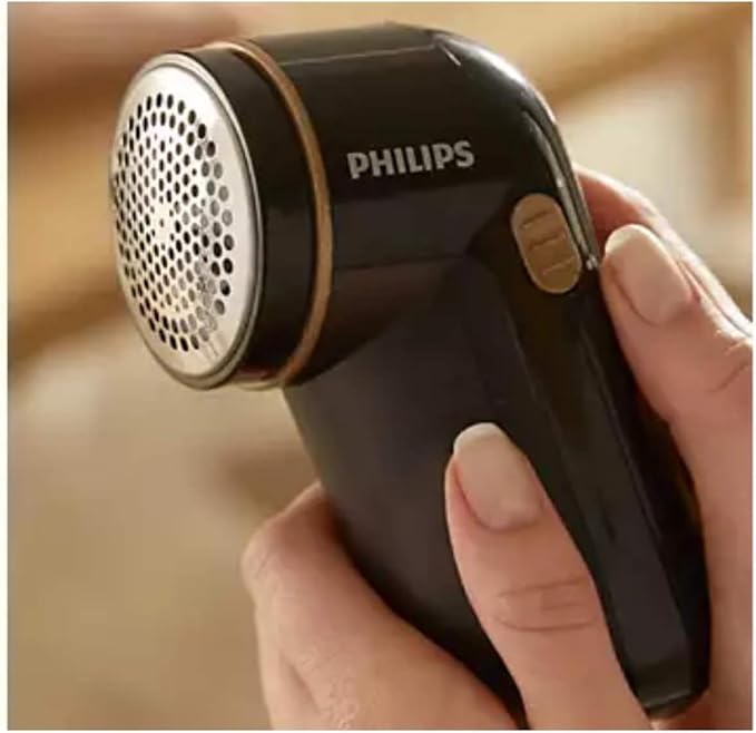 Philips Fabric Shaver – Fast Pill Removal, 8800 RPM, Large Blade Surface, 3 Mesh Hole Sizes, Safe on All Fabrics, Easy Clean Container, 2 AA Batteries, Compact Design (GC026/80)